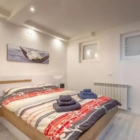 Apartman With Parking Space - 24205 *
