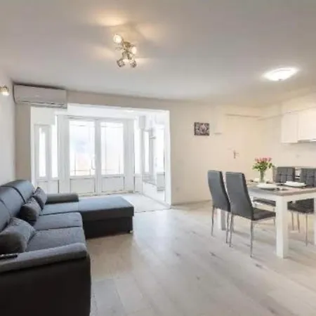 With Parking Space - 24205 * Umag